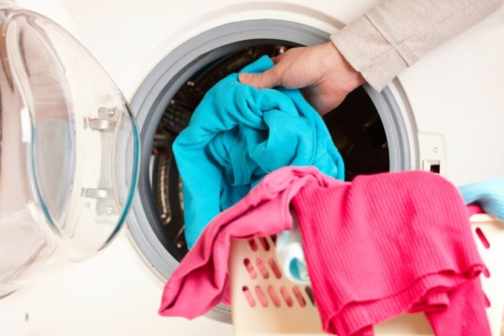 Cum se elimină mirosul neplăcut din mașina de spălat 