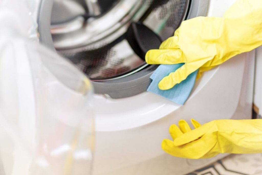 elimină mirosul neplăcut din mașina de spălat